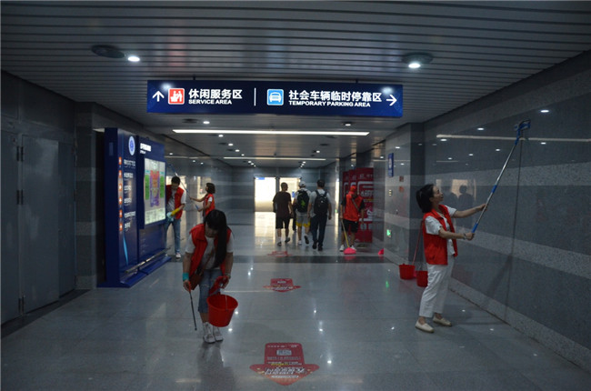 城投集團開展“創(chuàng)衛(wèi)迎暗訪、全城大掃除”主題志愿活動