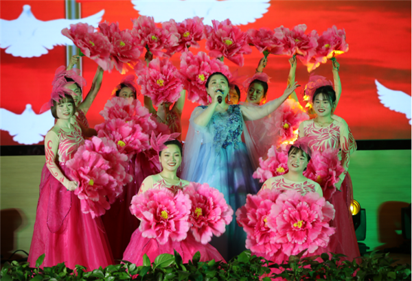 昌南新區(qū)、城投集團(tuán)舉行慶祝2021年元旦文藝匯演