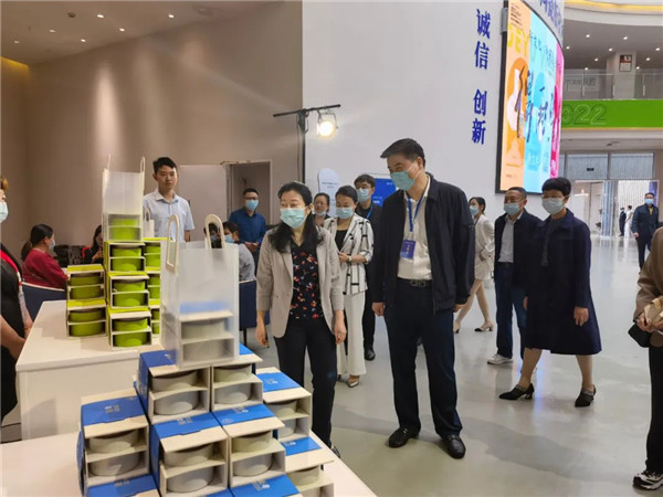 新理念、新時(shí)尚、新方式、新感受——德宇集團(tuán)舉行2022得雨活茶新品發(fā)布推廣會(huì)