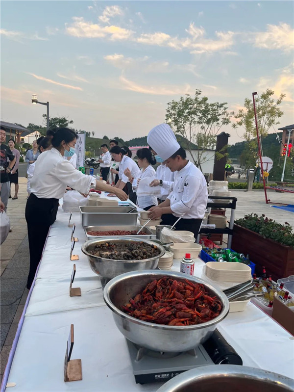 興商貿(mào) 促消費 惠民生！景德鎮(zhèn)這里的夜市很火爆！