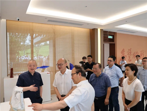 中國美術(shù)學院景德鎮(zhèn)藝創(chuàng)中心啟幕展暨揭牌儀式舉行——金一斌吳雋出席并共同揭牌