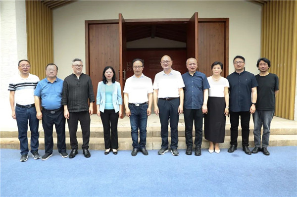 中國美術(shù)學院景德鎮(zhèn)藝創(chuàng)中心啟幕展暨揭牌儀式舉行——金一斌吳雋出席并共同揭牌