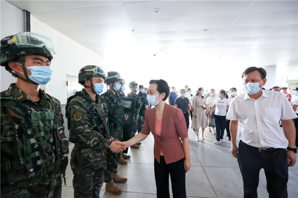 胡雪梅調(diào)研國慶期間不停工重點項目、商貿(mào)旅游消費工作